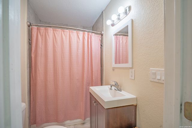 1439 W RIDGEWOOD CT, San Antonio, TX 78201