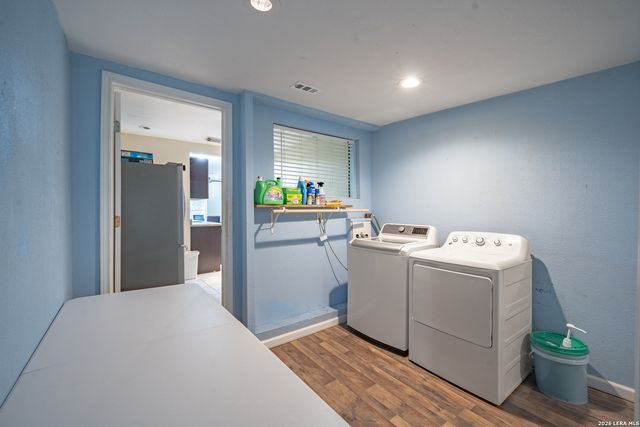 1439 W RIDGEWOOD CT, San Antonio, TX 78201