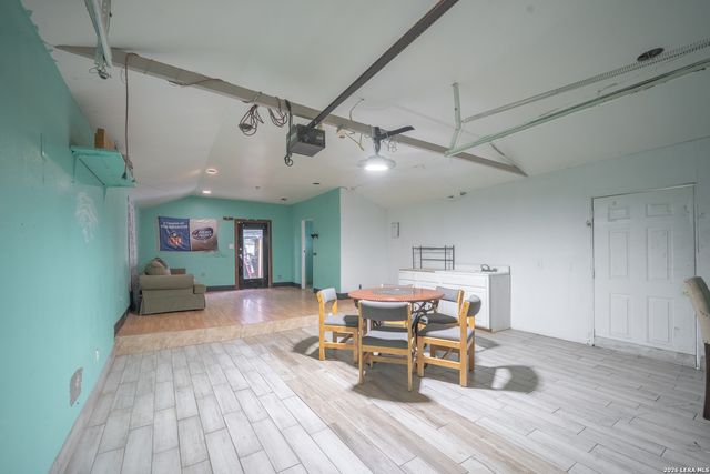 1439 W RIDGEWOOD CT, San Antonio, TX 78201
