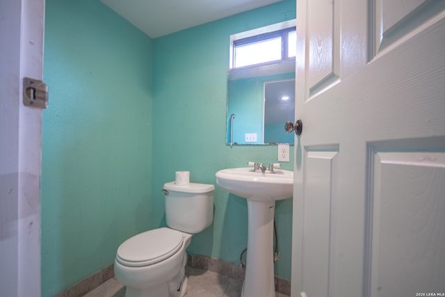 1439 W RIDGEWOOD CT, San Antonio, TX 78201