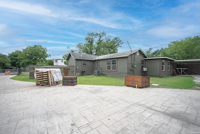 1439 W RIDGEWOOD CT, San Antonio, TX 78201