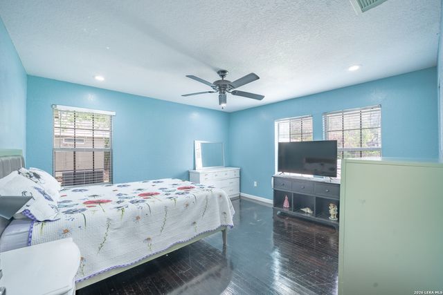 1439 W RIDGEWOOD CT, San Antonio, TX 78201
