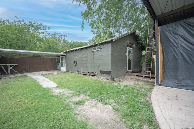 1439 W RIDGEWOOD CT, San Antonio, TX 78201