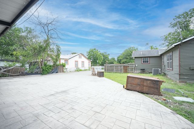 1439 W RIDGEWOOD CT, San Antonio, TX 78201