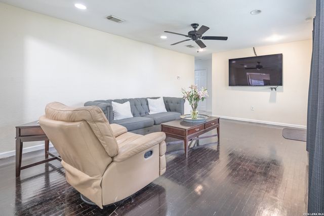 1439 W RIDGEWOOD CT, San Antonio, TX 78201