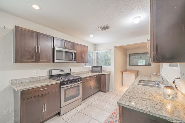 1439 W RIDGEWOOD CT, San Antonio, TX 78201