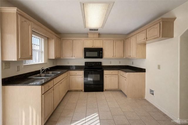 1102 S Palm Drive, Pharr, TX 78577