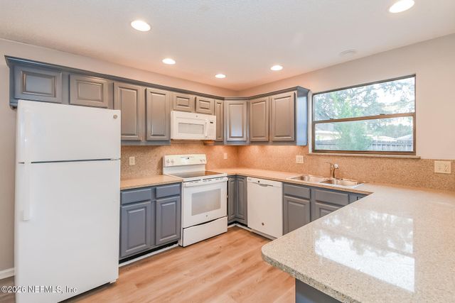 3056 BRIDGEVIEW Drive, Jacksonville, FL 32216