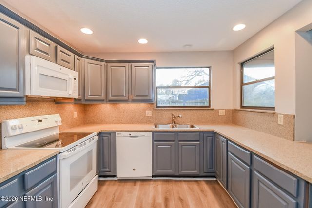 3056 BRIDGEVIEW Drive, Jacksonville, FL 32216