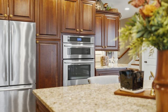 24 S Cowan ROAD, Collier Twp, PA 15106