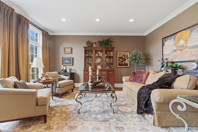 24 S Cowan ROAD, Collier Twp, PA 15106