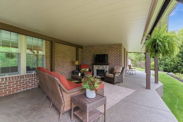 24 S Cowan ROAD, Collier Twp, PA 15106