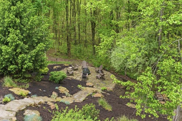 24 S Cowan ROAD, Collier Twp, PA 15106