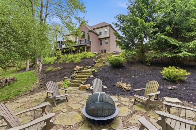 24 S Cowan ROAD, Collier Twp, PA 15106