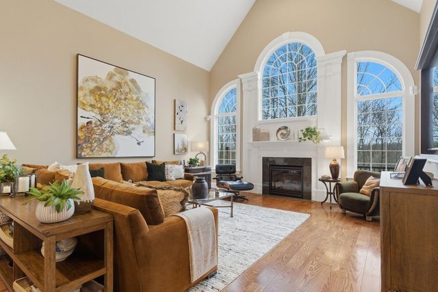 24 S Cowan ROAD, Collier Twp, PA 15106