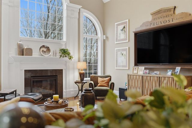 24 S Cowan ROAD, Collier Twp, PA 15106