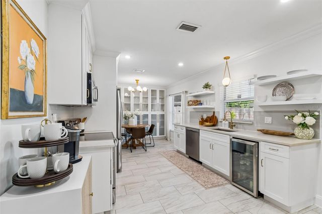 5103 W CLEVELAND STREET, Tampa, FL 33609