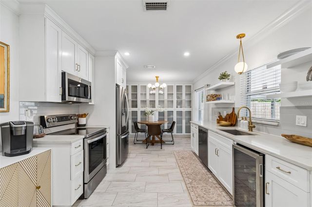 5103 W CLEVELAND STREET, Tampa, FL 33609