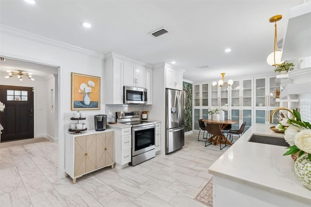 5103 W CLEVELAND STREET, Tampa, FL 33609