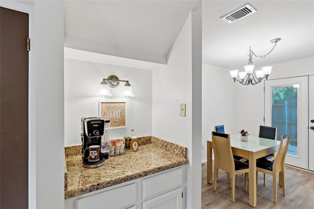 1904 Dartmouth Street Q4, College Station, TX 77840