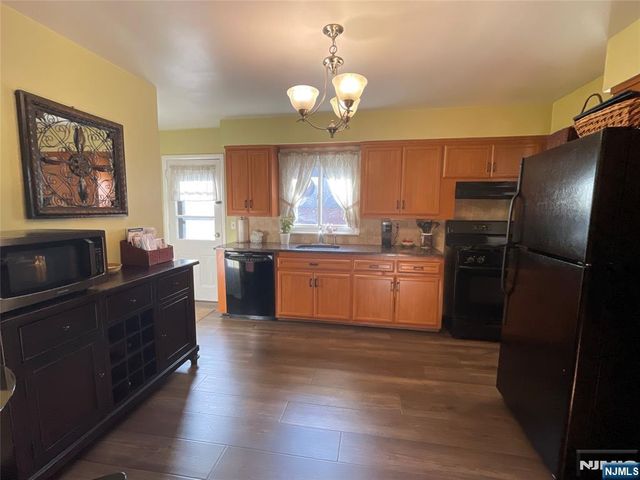 225 12th Street, Cresskill, NJ 07626