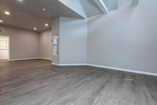 150 E Elm Street, Republic, MO 65738