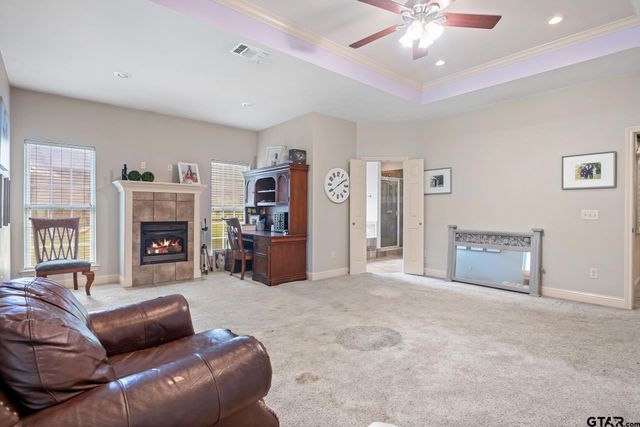 910 Holly Hill Ln, Mt Pleasant, TX 75455