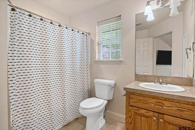 910 Holly Hill Ln, Mt Pleasant, TX 75455