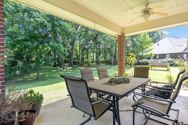 910 Holly Hill Ln, Mt Pleasant, TX 75455