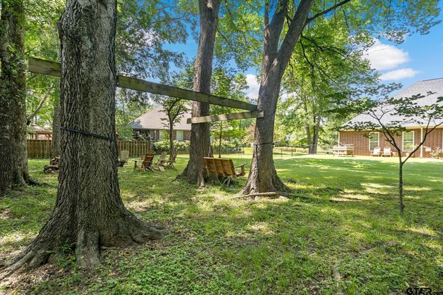 910 Holly Hill Ln, Mt Pleasant, TX 75455