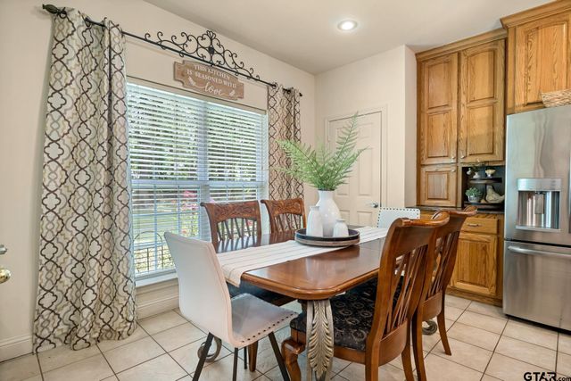 910 Holly Hill Ln, Mt Pleasant, TX 75455
