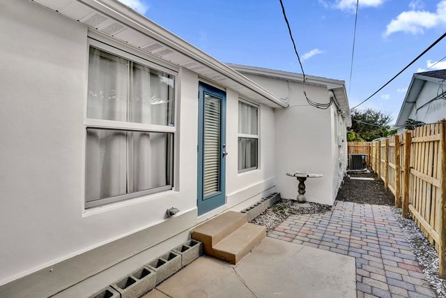 601 N 13th Avenue N, Lake Worth Beach, FL 33460