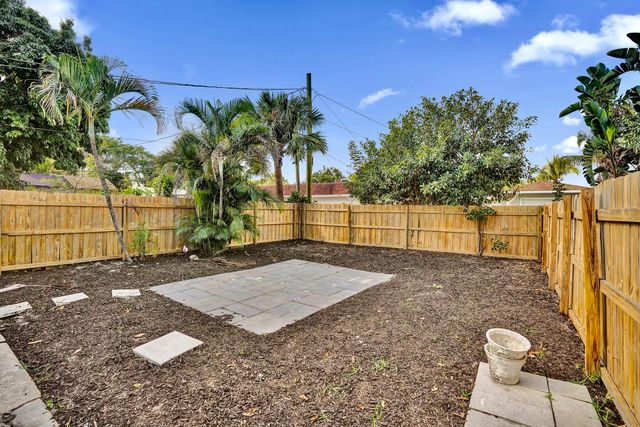 601 N 13th Avenue N, Lake Worth Beach, FL 33460