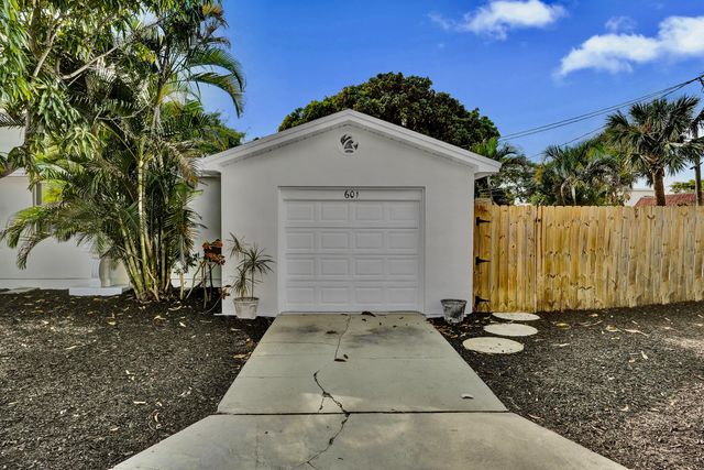 601 N 13th Avenue N, Lake Worth Beach, FL 33460