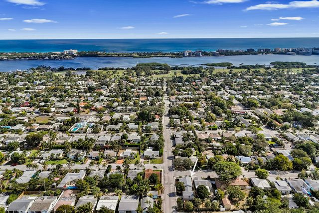 601 N 13th Avenue N, Lake Worth Beach, FL 33460