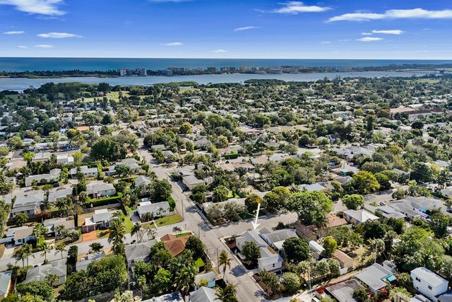601 N 13th Avenue N, Lake Worth Beach, FL 33460
