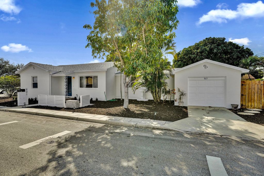 601 N 13th Avenue N, Lake Worth Beach, FL 33460