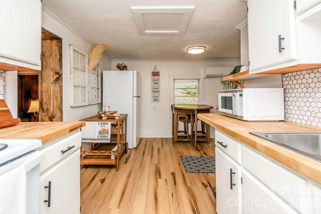 284 Grady Winkler Road, Boone, NC 28607