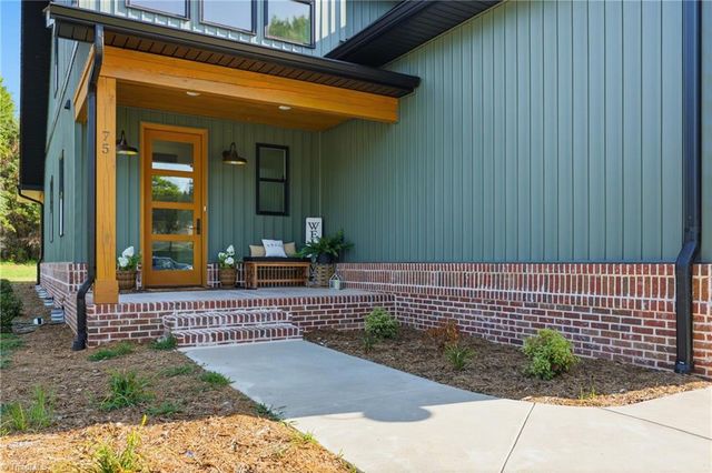 75 2nd Avenue SE, Taylorsville, NC 28681