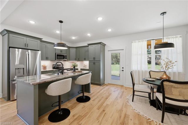 75 2nd Avenue SE, Taylorsville, NC 28681