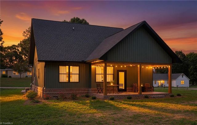 75 2nd Avenue SE, Taylorsville, NC 28681
