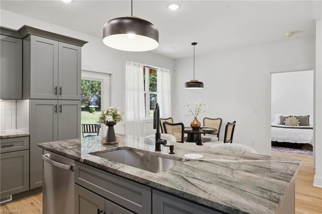 75 2nd Avenue SE, Taylorsville, NC 28681