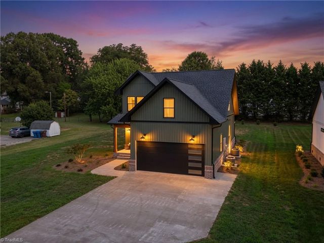 75 2nd Avenue SE, Taylorsville, NC 28681