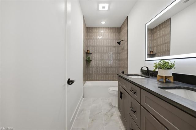 75 2nd Avenue SE, Taylorsville, NC 28681