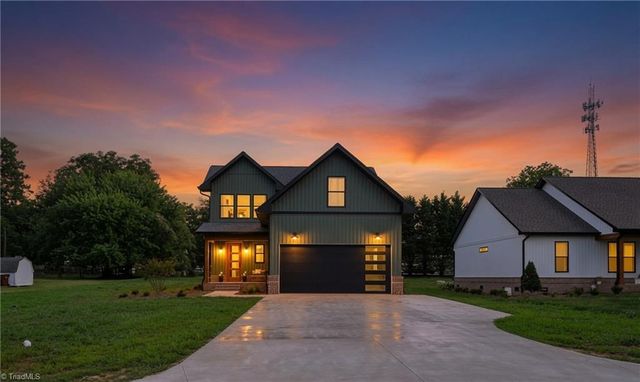 75 2nd Avenue SE, Taylorsville, NC 28681