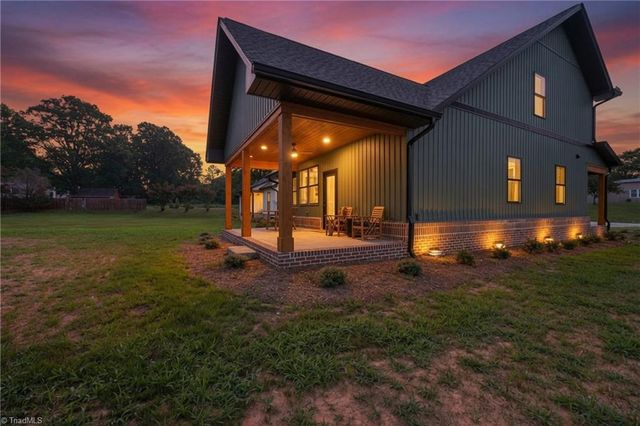 75 2nd Avenue SE, Taylorsville, NC 28681
