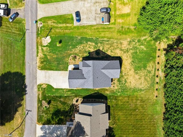 75 2nd Avenue SE, Taylorsville, NC 28681