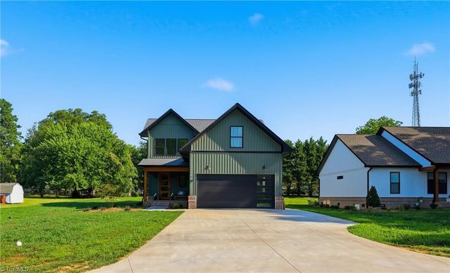 75 2nd Avenue SE, Taylorsville, NC 28681