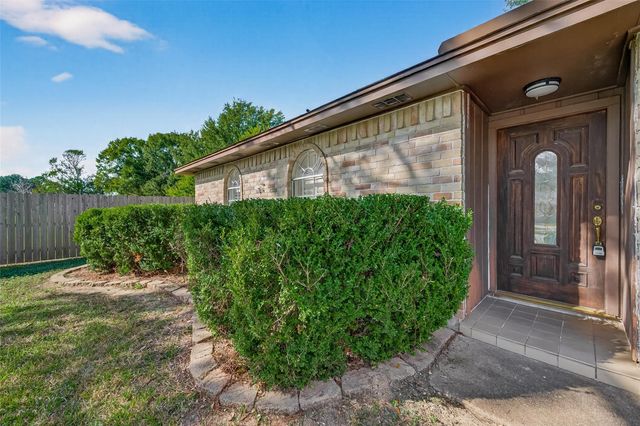 16734 Pebbleglen Drive, Houston, TX 77095