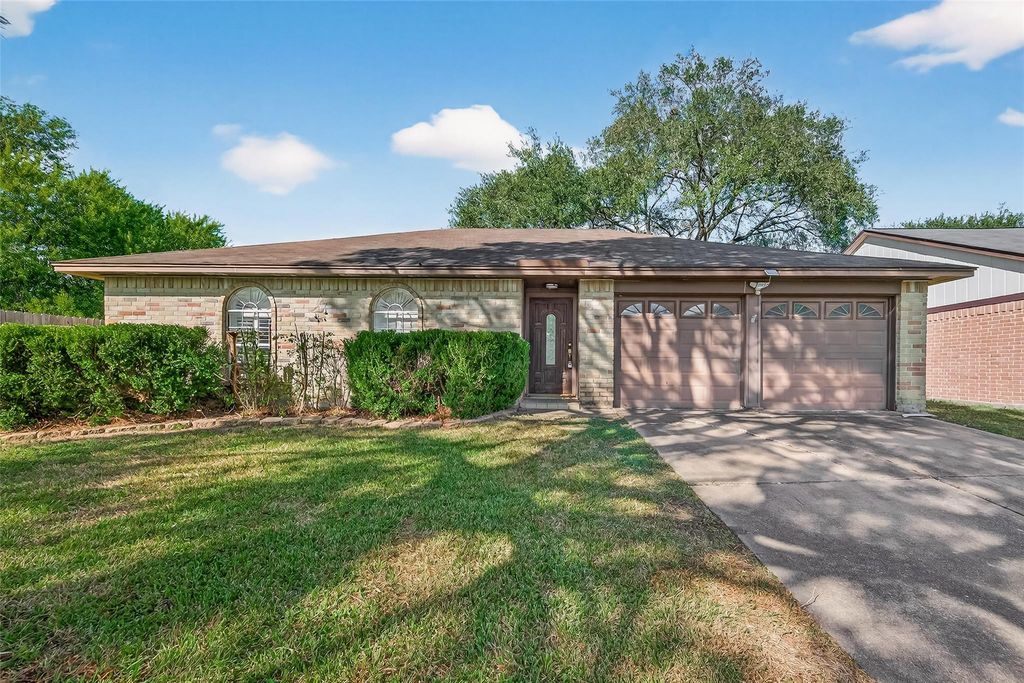 16734 Pebbleglen Drive, Houston, TX 77095